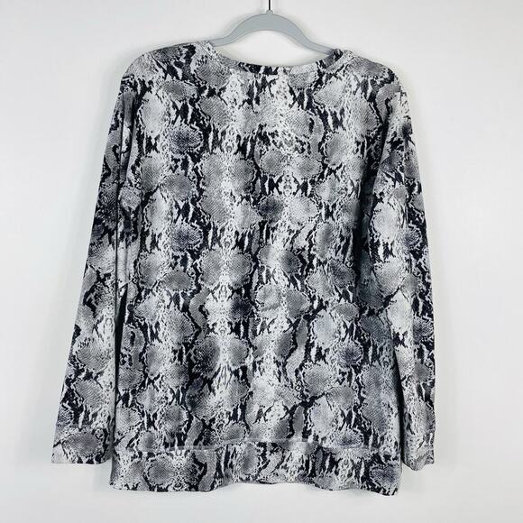 Chico's Size Medium 8 10 1 Reptile Print Zenergy Long Sleeve Layering Top Gray - Picture 2 of 4